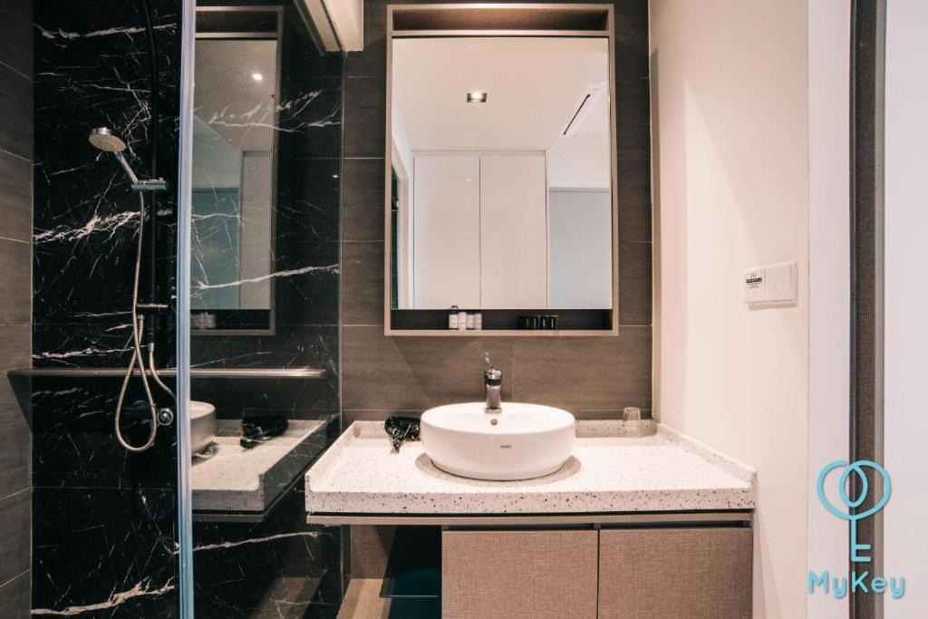 Expressionz Professional Suites By Mykey Kuala Lumpur Exterior foto Bathroom